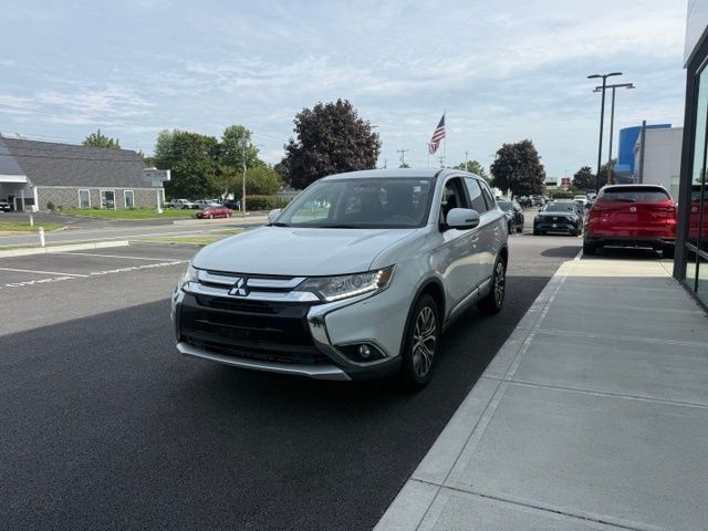 Used 2017 Mitsubishi Outlander SEL AWD/4WD image 6