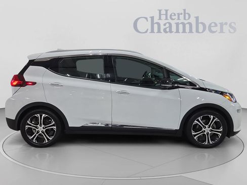 Used 2019 Chevrolet Bolt Premier w/ Infotainment Package FWD image 11