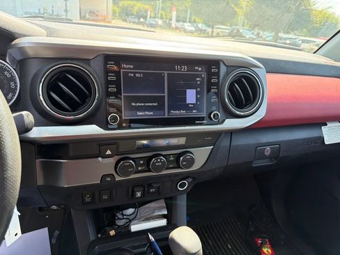 Used 2022 Toyota Tacoma SR5 w/ Technology Package RWD image 5