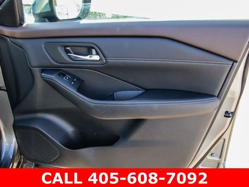 Used 2023 Nissan Rogue SL AWD/4WD image 19