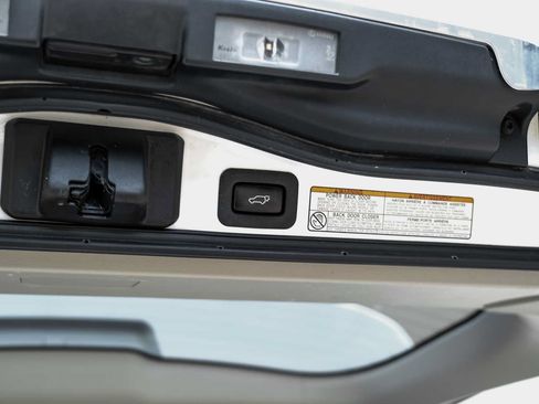 Used 2017 Lexus LX 570 4WD w/ Luxury Package image 59