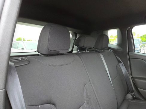 Used 2022 Jeep Renegade Altitude AWD/4WD image 19