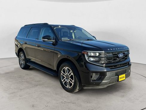 Certified 2025 Ford Expedition Active AWD/4WD image 3