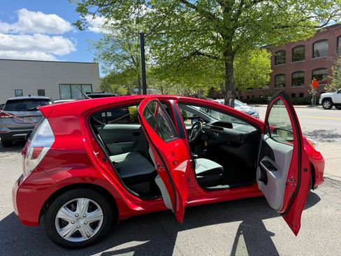 Used 2012 Toyota Prius C One FWD image 9