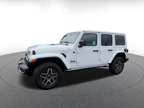 Used 2025 Jeep Wrangler Unlimited Sahara AWD/4WD image 8