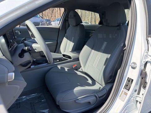 Certified 2022 Hyundai Elantra SEL image 15