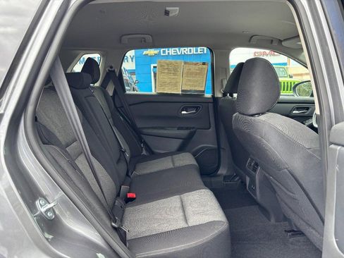 Used 2024 Nissan Rogue SV image 11