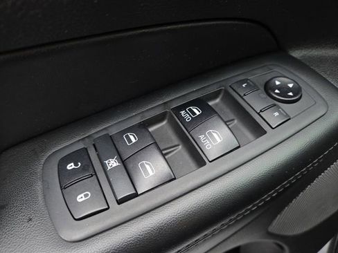 Used 2019 Jeep Grand Cherokee Altitude image 9