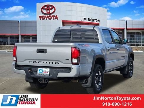 Used 2018 Toyota Tacoma TRD Off-Road image 6