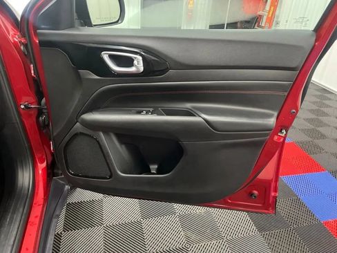 Used 2025 Jeep Compass Trailhawk AWD/4WD image 12