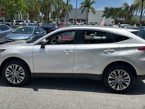 Certified 2023 Toyota Venza XLE AWD/4WD image 4