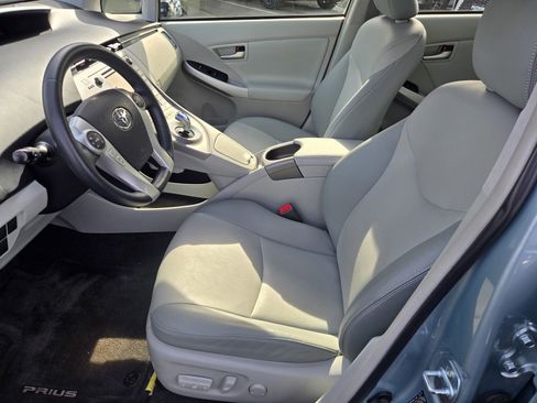 Used 2013 Toyota Prius Five image 14