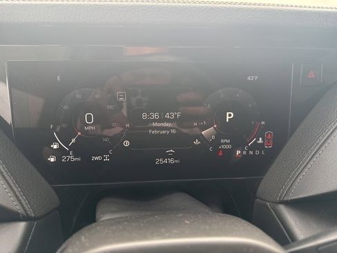 Used 2025 GMC Yukon XL Denali image 17