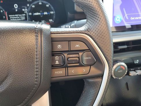 Certified 2025 Toyota Tacoma TRD Off-Road AWD/4WD image 18