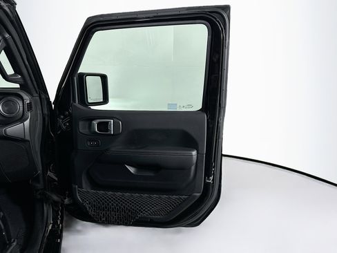 Used 2023 Jeep Wrangler Unlimited Sahara w/ Cold Weather Group AWD/4WD image 31