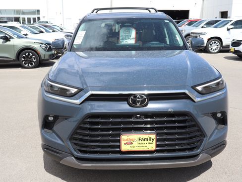 Used 2024 Toyota Grand Highlander AWD image 2