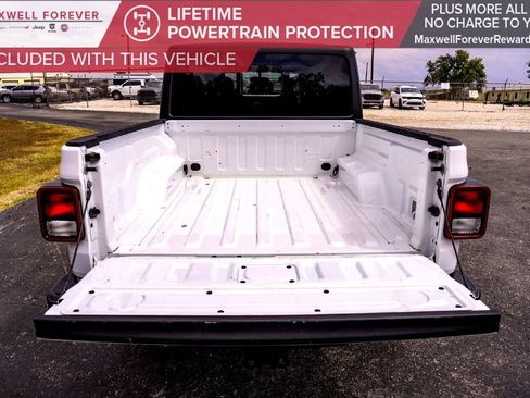 Used 2023 Jeep Gladiator Willys image 9