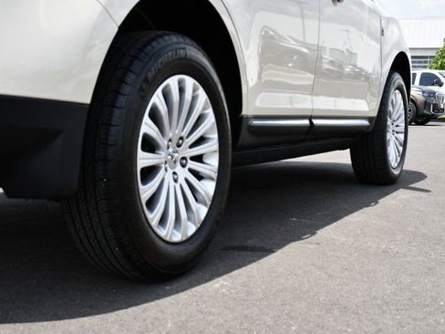 Used 2014 Lincoln MKX FWD image 9
