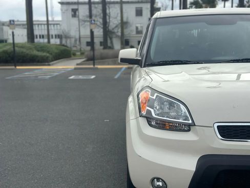 Used 2010 Kia Soul ! image 7