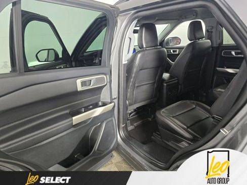 Used 2023 Ford Explorer XLT w/ Equipment Group 202A AWD/4WD image 18