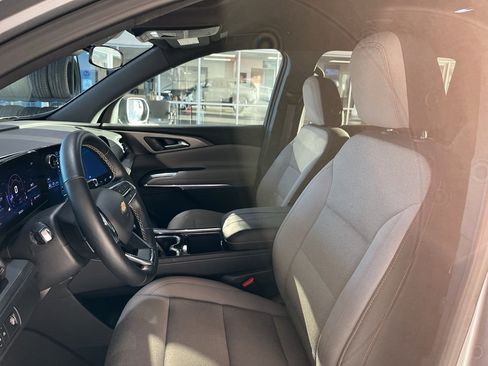 Used 2025 Chevrolet Traverse LT image 25