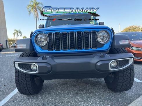 Used 2025 Jeep Gladiator Sport image 2