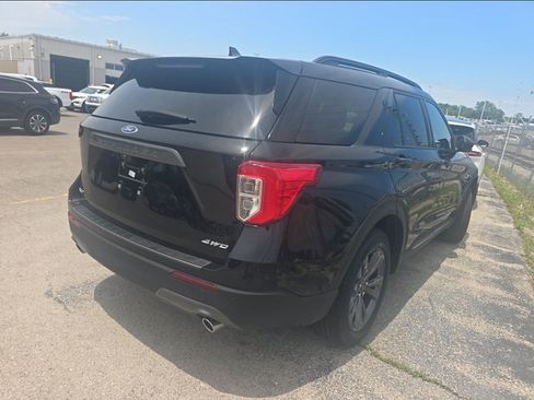 Used 2023 Ford Explorer XLT w/ Equipment Group 202A AWD/4WD image 9