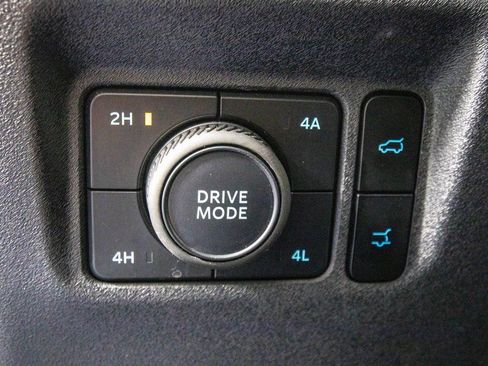 Used 2025 Ford Expedition Active image 26