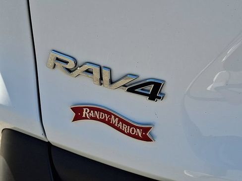 Used 2022 Toyota RAV4 LE AWD/4WD image 24