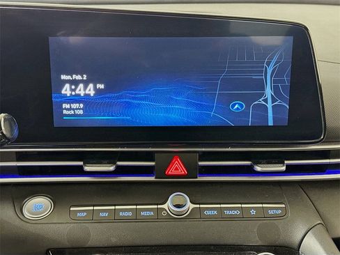 Used 2024 Hyundai Elantra Limited image 13