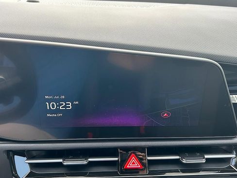 New 2025 Kia Niro LX image 17