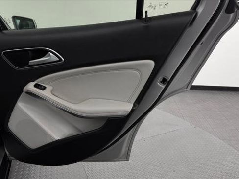 Used 2018 Mercedes-Benz GLA 250 4MATIC image 21