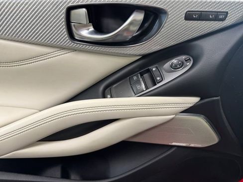 Used 2017 INFINITI Q60 Red Sport 400 image 25