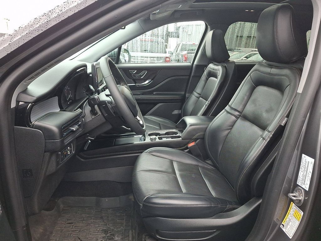 Used 2022 Lincoln Corsair AWD w/ Premium Package image 14