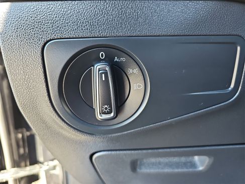 Certified 2022 Volkswagen Tiguan SE R-Line image 27