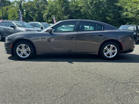 Used 2022 Dodge Charger SXT RWD image 2
