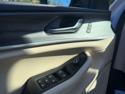New 2026 Jeep Grand Cherokee Limited w/ Luxury Tech Group II RWD image 18