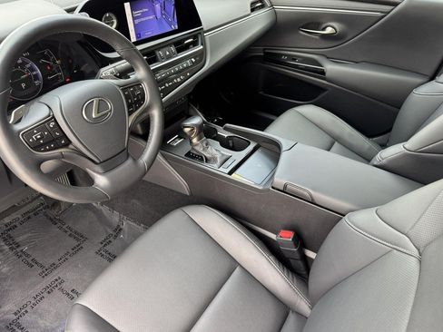 Used 2025 Lexus ES 350 w/ Premium Package FWD image 4