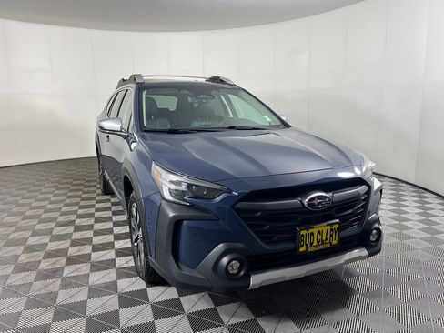 Used 2025 Subaru Outback Touring XT AWD/4WD image 3
