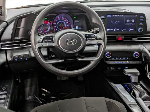 Used 2023 Hyundai Elantra SEL FWD image 5