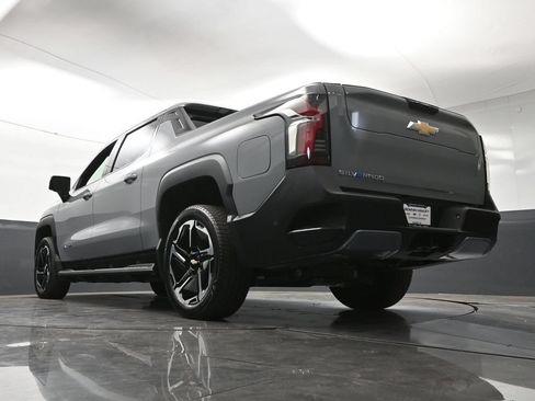 Used 2026 Chevrolet Silverado EV LT AWD/4WD image 25