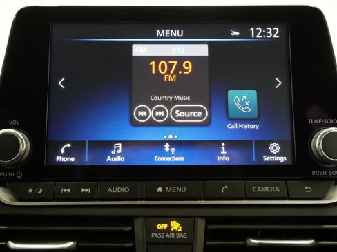 Used 2025 Nissan Altima 2.5 SV FWD image 17