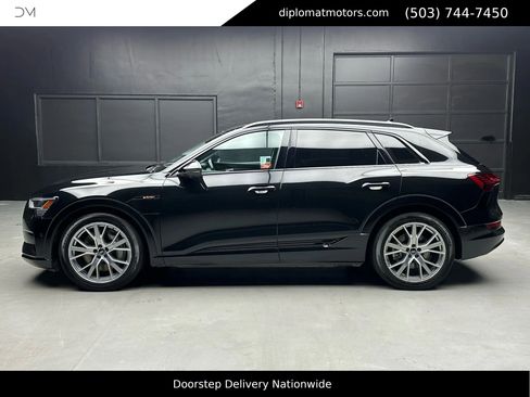Used 2021 Audi e-tron Prestige image 6