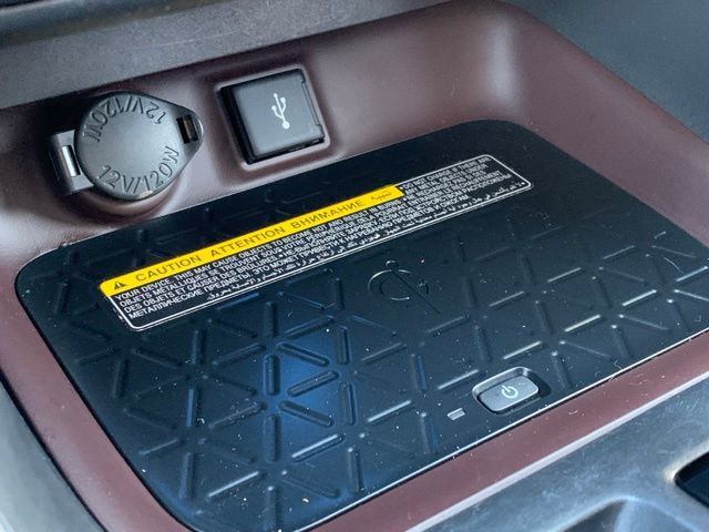 Used 2020 Toyota RAV4 Limited AWD/4WD image 22