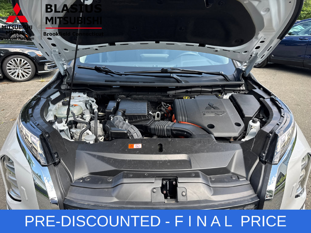 Used 2024 Mitsubishi Outlander 4WD Plug-In Hybrid image 36