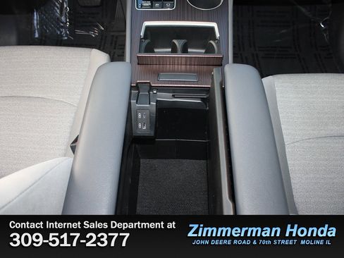 Used 2021 Toyota Sienna LE w/ Protection Package (TMS) image 18