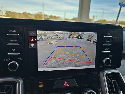 Certified 2023 Kia Sorento LX image 16