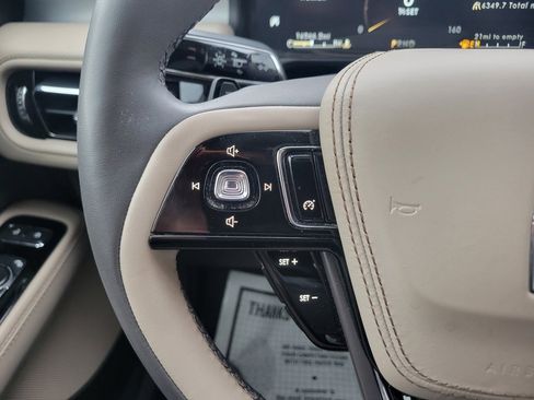 Used 2023 Lincoln Aviator AWD Standard 4dr SUV w/ Premium Package image 29