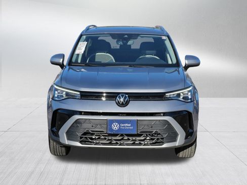 Certified 2025 Volkswagen Taos SE image 2