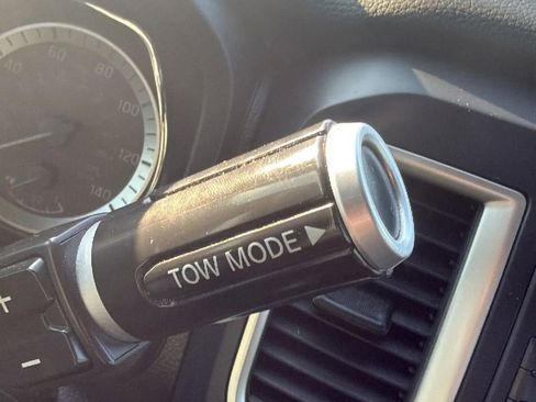 Used 2018 Nissan Titan SV w/ SV Convenience Package image 33